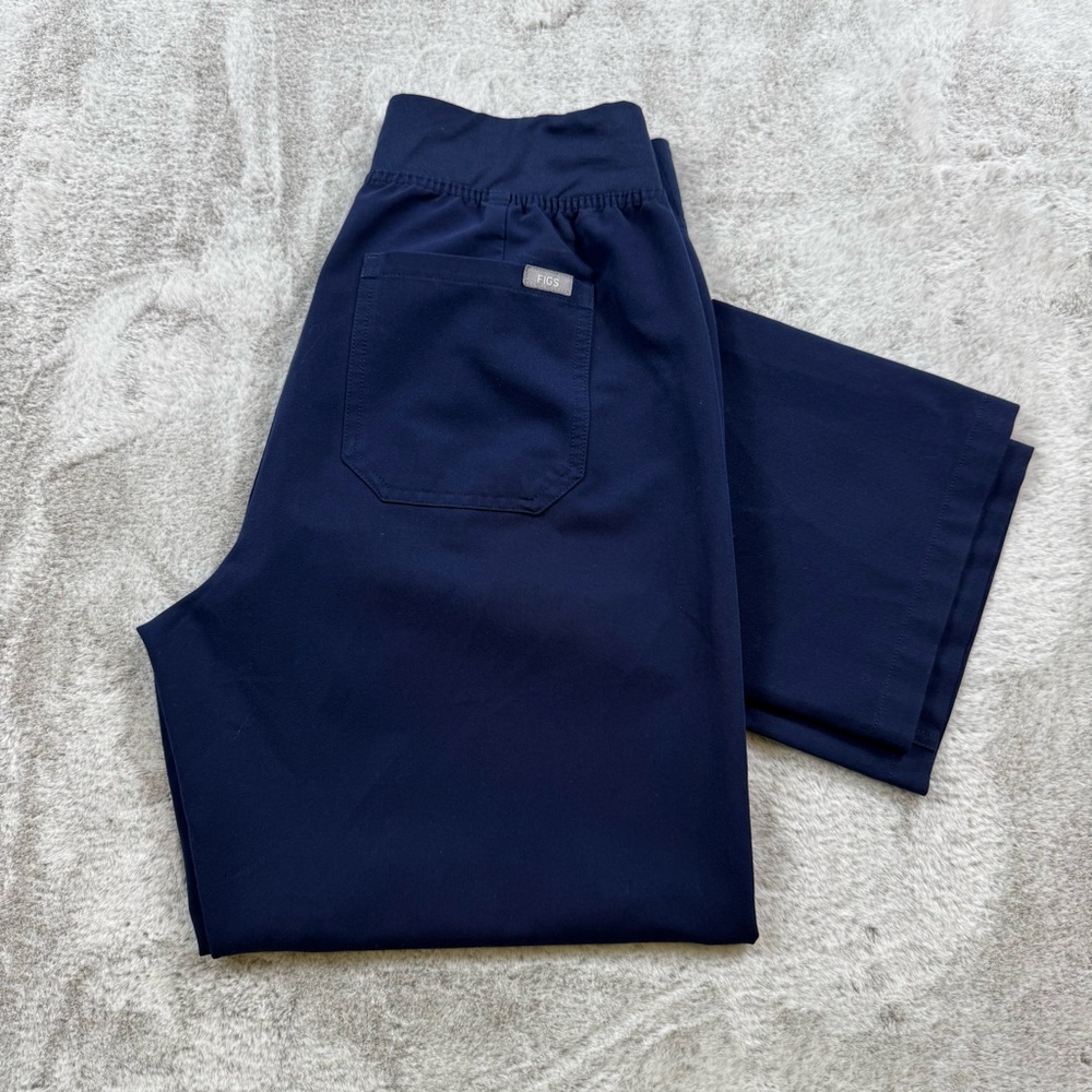 SOLD Figs Technical collection livinsgston scrub pants women’s size M navy